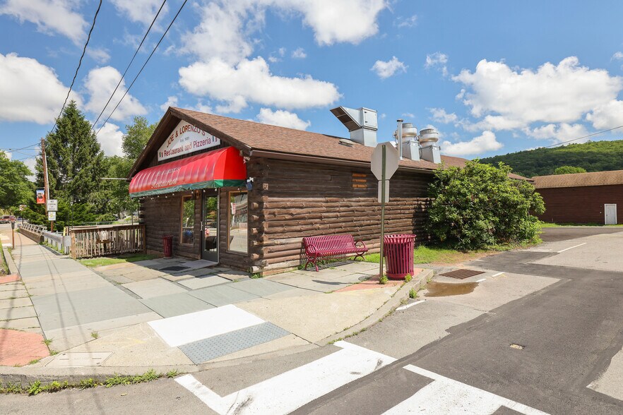121 Main Ave, Hawley, PA à vendre - Photo de l’immeuble – Image 3 sur 57