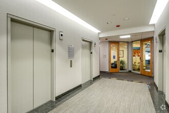 330 E Kilbourn Ave, Milwaukee, WI à louer Photo intérieure– Image 1 sur 7