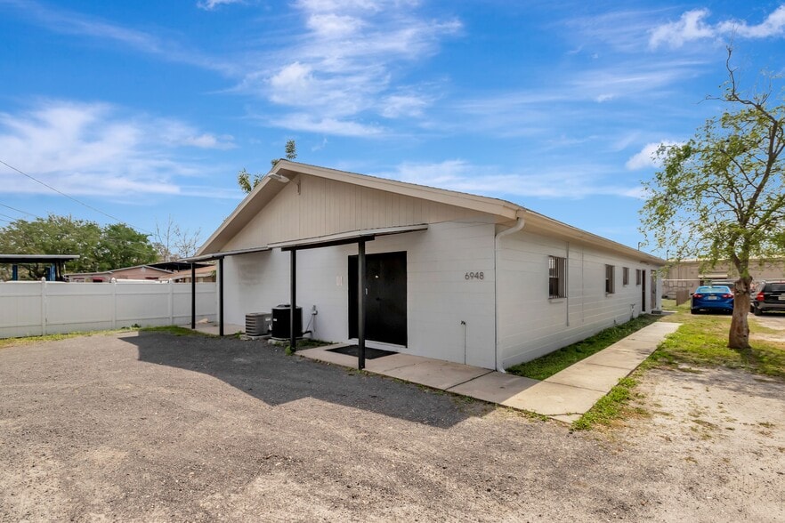 6948 W Mohawk Ave, Tampa, FL à louer - Photo de l’immeuble – Image 1 sur 21