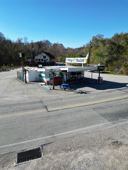 2101 Douglas Run Rd, Sutersville, PA à vendre - Photo de l’immeuble – Image 3 sur 6