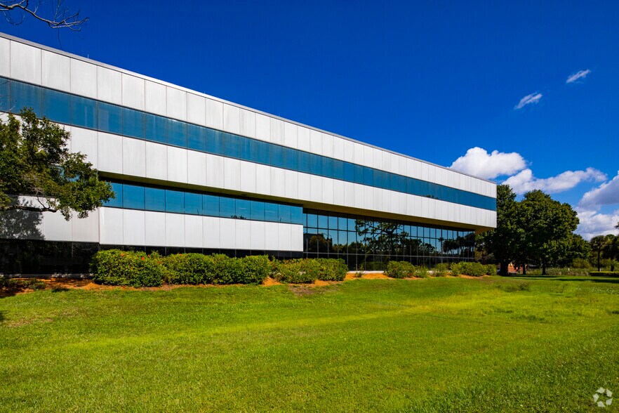 4919 Memorial Hwy, Tampa, FL à louer - Photo de l’immeuble – Image 2 sur 14