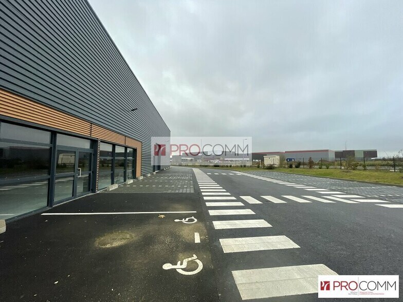 Local d’activités dans Mainvilliers à louer - Photo de l’immeuble – Image 3 sur 3