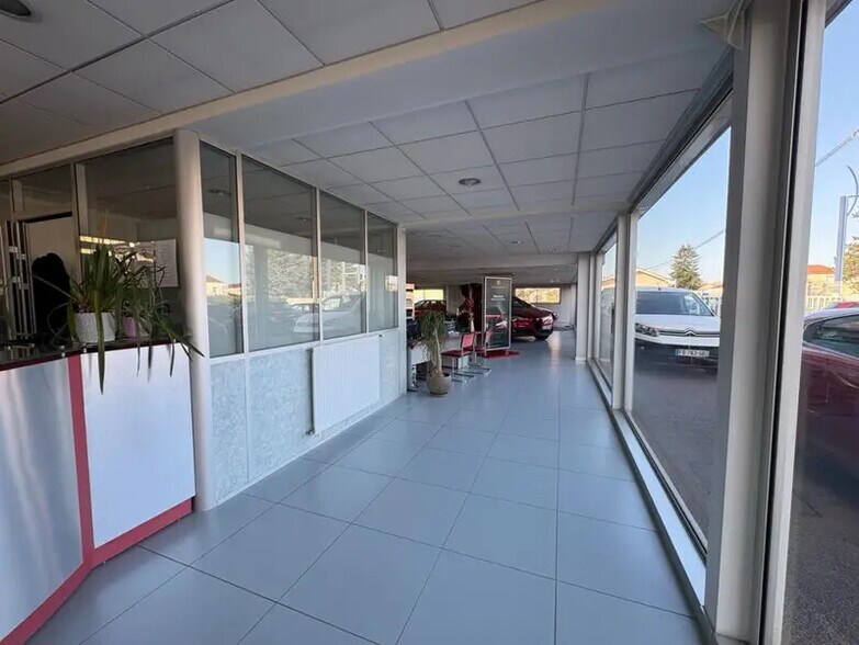 Local commercial dans Mably à vendre - Photo intérieure – Image 3 sur 3