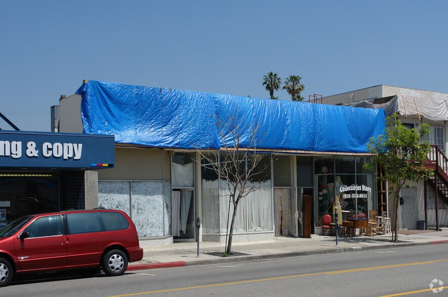 7118-7122 Owensmouth Ave, Canoga Park, CA à vendre - Photo de l’immeuble – Image 3 sur 4
