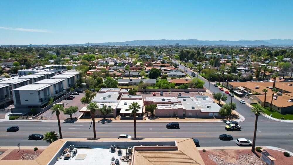 2701 E Thomas Rd, Phoenix, AZ à louer Photo principale– Image 1 sur 4