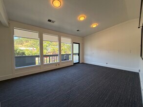110 Tiburon Blvd, Mill Valley, CA à louer Photo de l’immeuble– Image 2 sur 7
