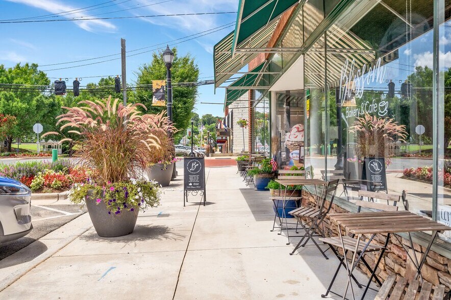 101 E Virginia Ave, Bessemer City, NC à louer - Photo de l’immeuble – Image 2 sur 51