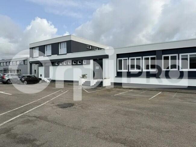 Plus de détails pour Local d'activités à louer