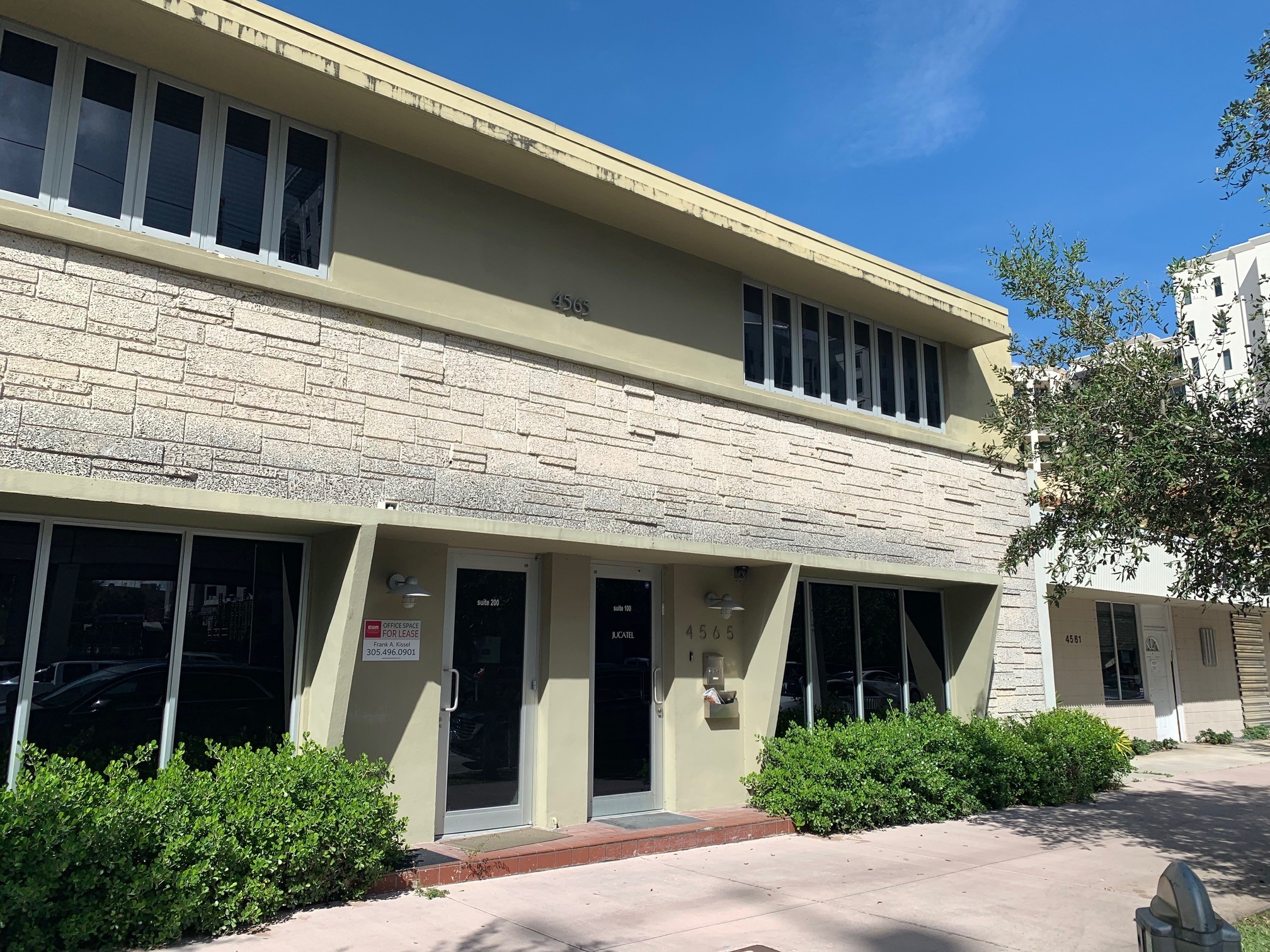 4565 Ponce de Leon Blvd, Coral Gables, FL à louer Photo principale– Image 1 sur 24