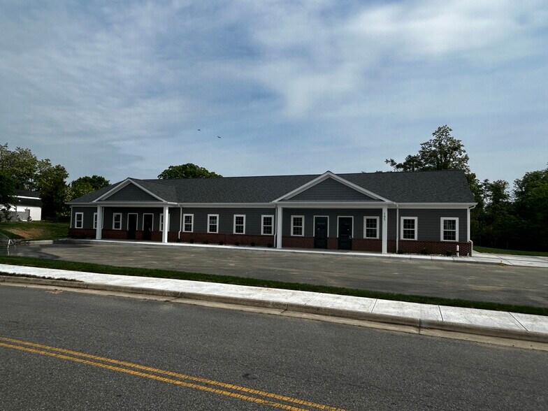 105 Classic Court, Fredericksburg, VA à louer - Photo de l’immeuble – Image 3 sur 4