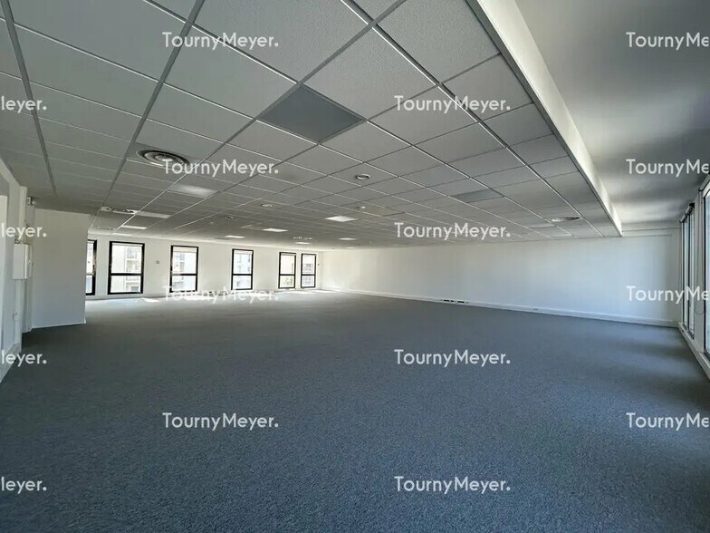 Local commercial dans Nîmes à louer - Photo de l’immeuble – Image 2 sur 5