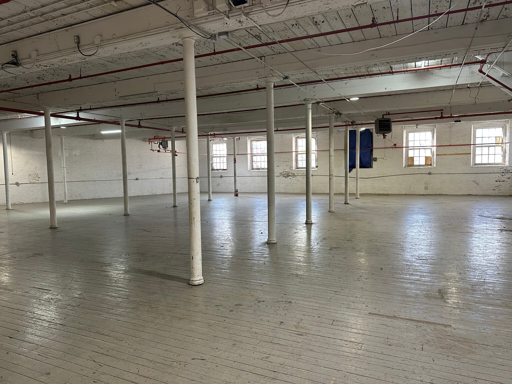 104 Anawan St, Fall River, MA à louer Photo intérieure– Image 1 sur 2