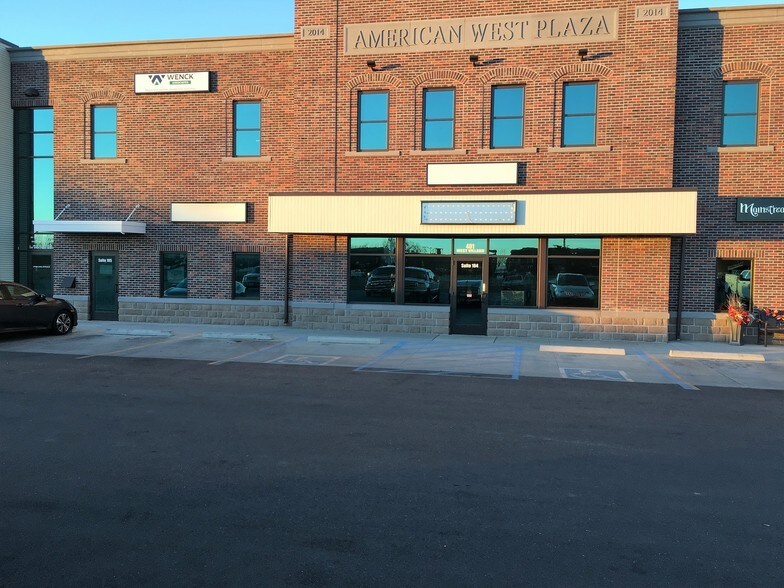 401 W Villard St, Dickinson, ND à louer - Photo de l’immeuble – Image 2 sur 12