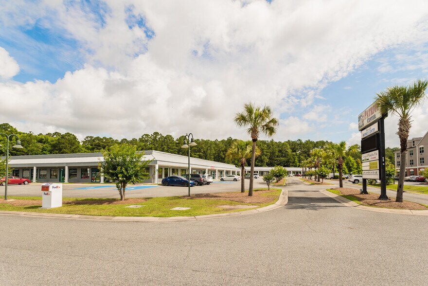 740 E General Stewart Way, Hinesville, GA à louer - Photo de l’immeuble – Image 3 sur 23