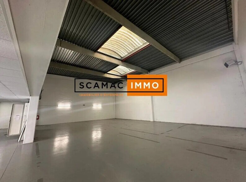 Industriel/Logistique dans Poissy à louer - Photo de l’immeuble – Image 2 sur 4