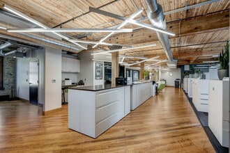 422 N 15th St, Milwaukee, WI à vendre Photo intérieure– Image 1 sur 5