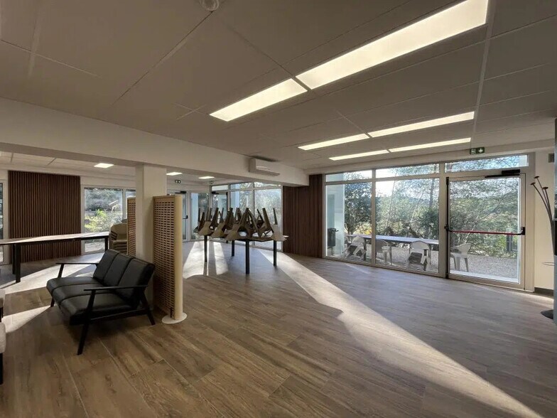 Local d’activités dans SOPHIA ANTIPOLIS à louer - Photo de l’immeuble – Image 2 sur 13
