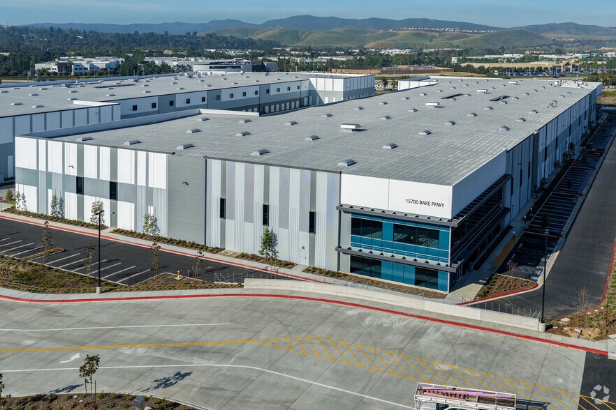 15700 Bake Pky, Irvine, CA à vendre - Photo principale – Image 1 sur 6