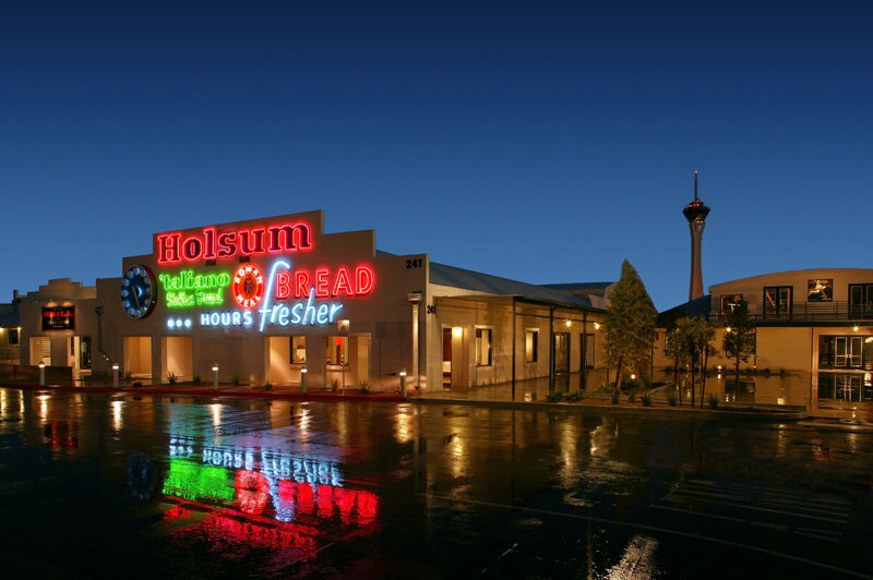 231-241 W Charleston Blvd, Las Vegas, NV à louer Photo principale– Image 1 sur 7