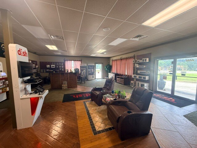 1700 W Junction Hwy, Kerrville, TX à louer - Photo de l’immeuble – Image 3 sur 11