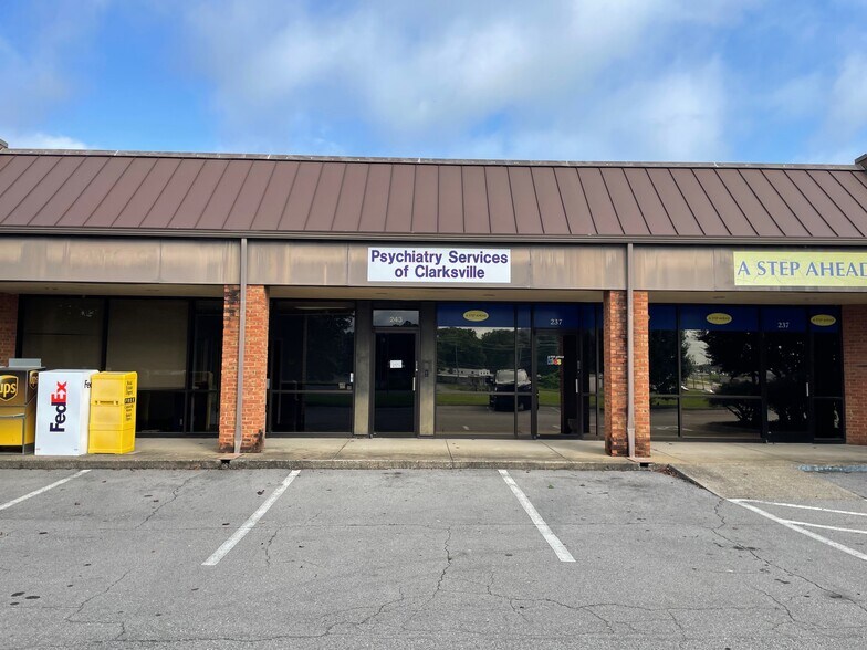 209-243 Dover Rd, Clarksville, TN à louer - Photo de l’immeuble – Image 2 sur 3