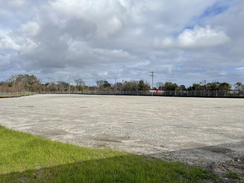 4200 Piggly Wiggly Dr, North Charleston, SC à louer - Photo de l’immeuble – Image 1 sur 1