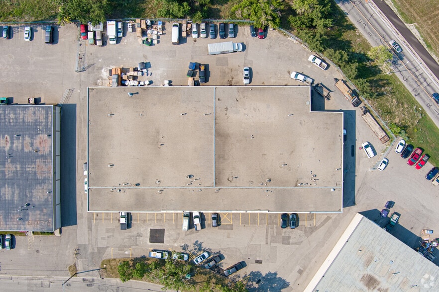 1315-1327 Hastings Cres SE, Calgary, AB à louer - Aérien – Image 2 sur 6