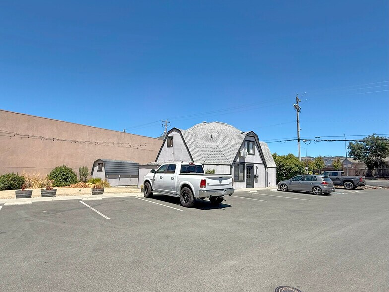 4735 Old Redwood Hwy, Santa Rosa, CA à louer - Photo de l’immeuble – Image 2 sur 5
