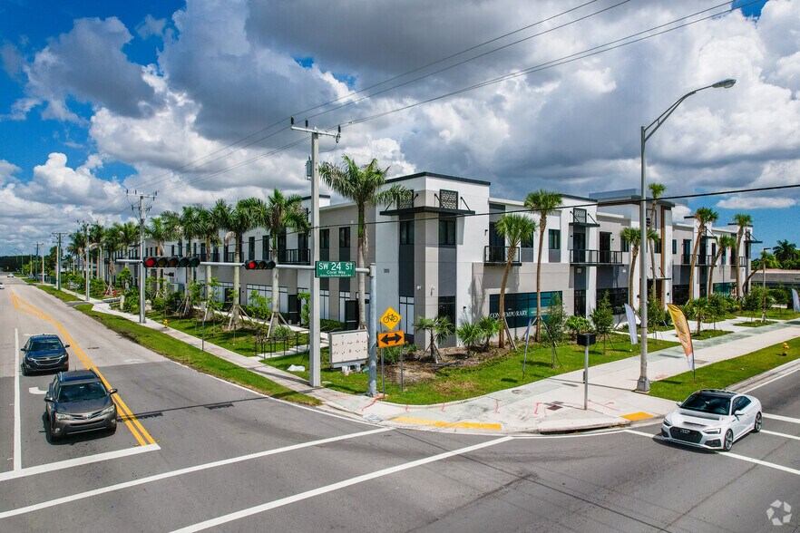 9101 SW 24th St, Miami, FL à louer - Photo de l’immeuble – Image 3 sur 6