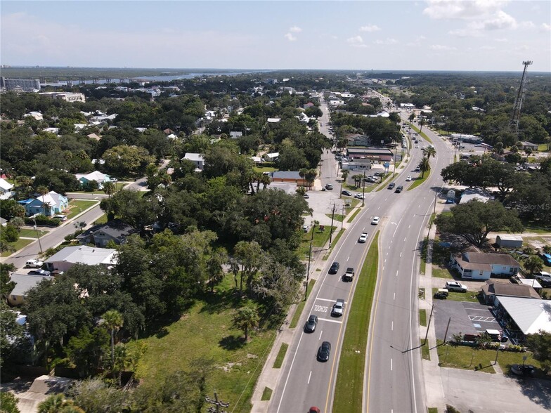523-531 N Dixie Fwy, New Smyrna Beach, FL à vendre - Photo de l’immeuble – Image 2 sur 5