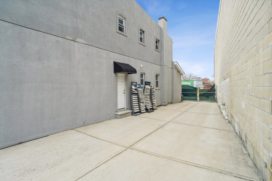 871 Post Ave, Staten Island, NY à vendre - Photo de l’immeuble – Image 3 sur 9