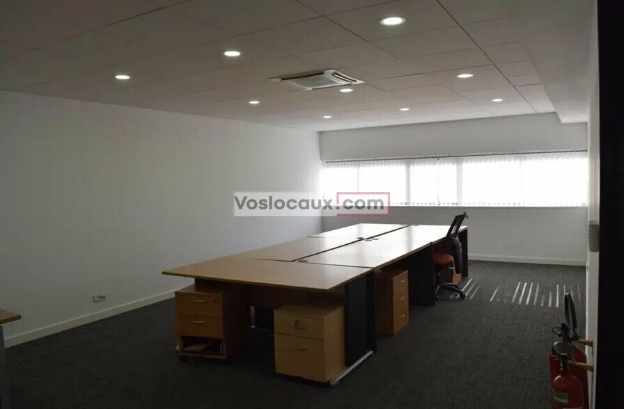 Bureau dans Villeneuve-Loubet à louer - Photo de l’immeuble – Image 2 sur 11