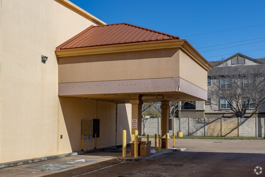 8098 Westheimer Rd, Houston, TX à vendre - Photo de l’immeuble – Image 3 sur 6