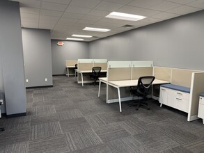 105 Maxess Rd, Melville, NY à louer Photo intérieure– Image 2 sur 7