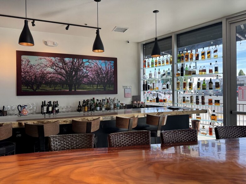 5135 W Adams Blvd, Los Angeles, CA à louer - Photo intérieure – Image 2 sur 10