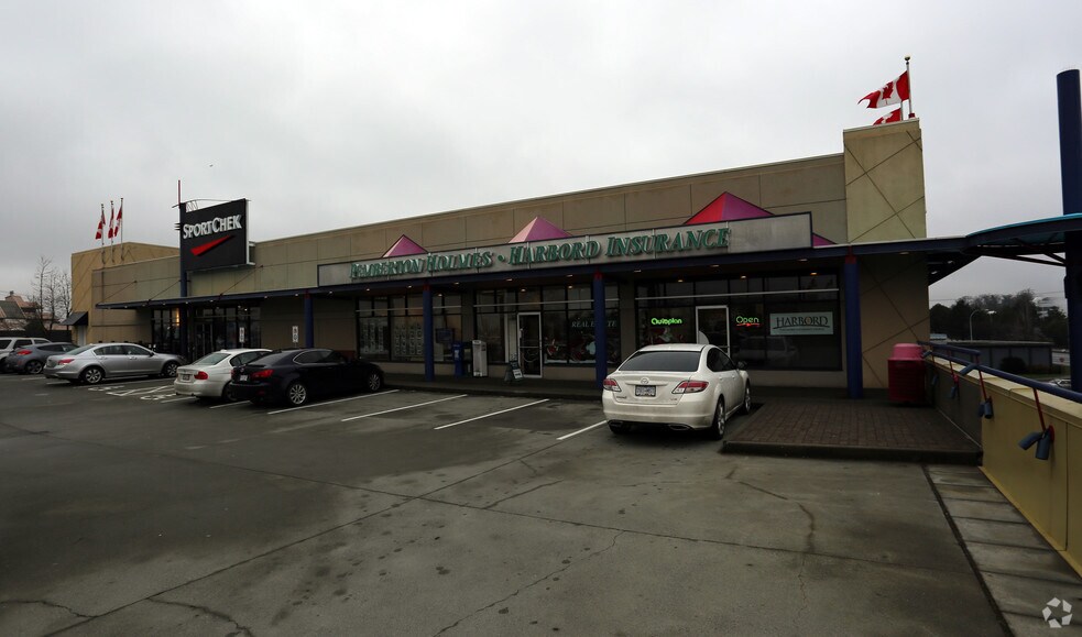 805 Cloverdale Ave, Victoria, BC à louer - Photo principale – Image 1 sur 5