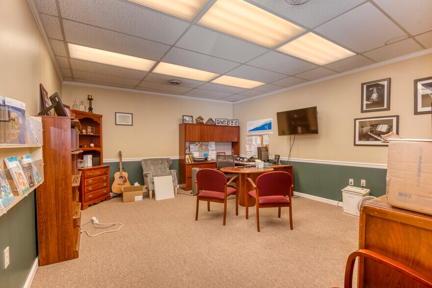 293 W Main St, Abingdon, VA à louer - Photo intérieure – Image 2 sur 5