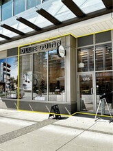 1301-1333 Lonsdale Ave, North Vancouver, BC à louer Photo intérieure– Image 1 sur 3