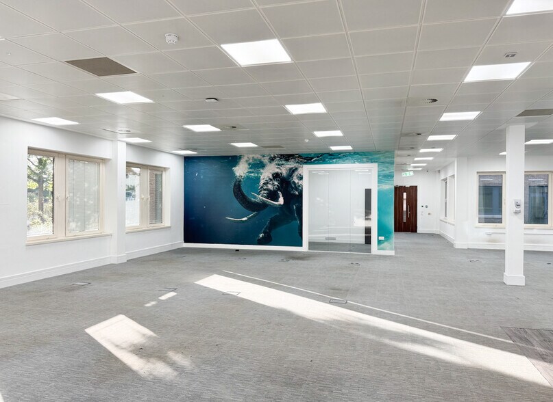 Timbold Dr, Milton Keynes à louer - Photo de l’immeuble – Image 3 sur 9