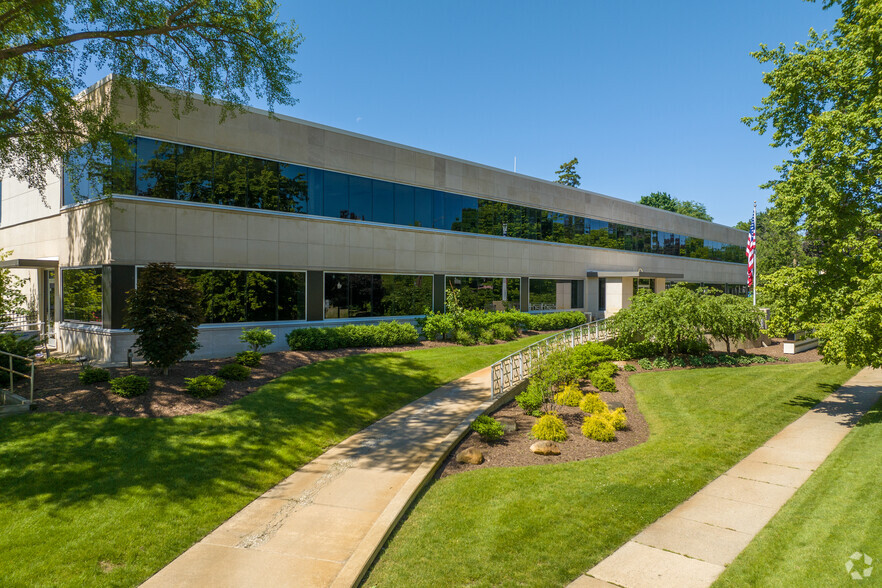 645 W Grand River Ave, Howell, MI à louer - Photo de l’immeuble – Image 3 sur 25