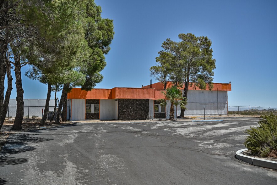1100 Monache Mountain ave, Inyokern, CA à louer - Photo de l’immeuble – Image 3 sur 10