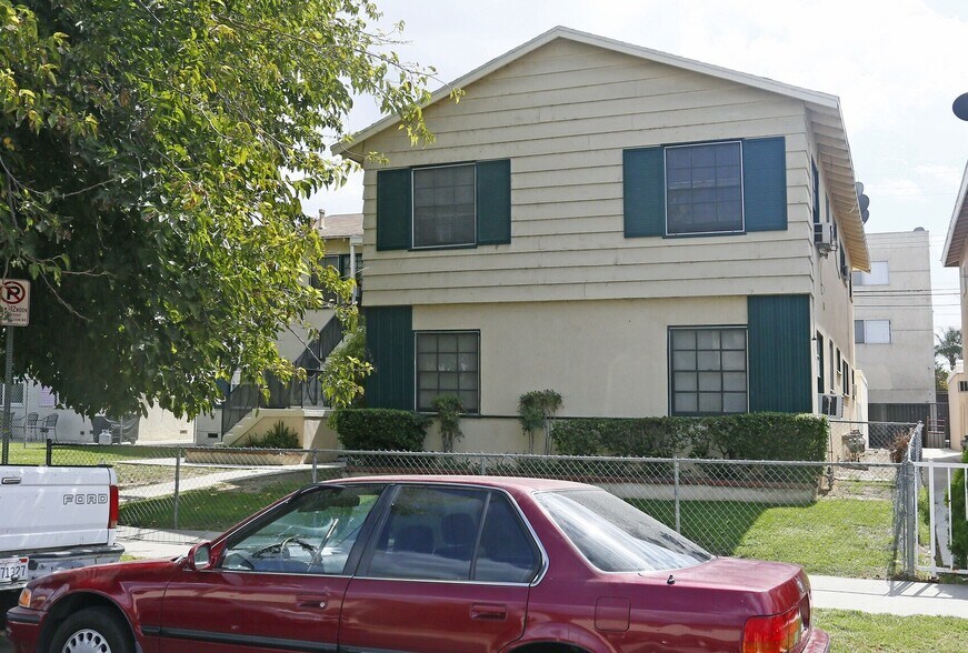 20618 Hartland St, Winnetka, CA à vendre - Photo de l’immeuble – Image 2 sur 7