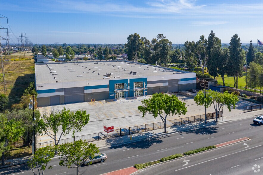 7110 Rosecrans Ave, Paramount, CA à vendre - Photo de l’immeuble – Image 3 sur 8