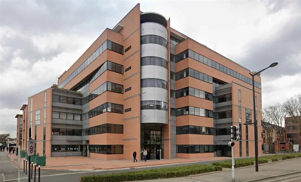 Bureau dans Ivry-sur-Seine à louer - Photo de l’immeuble – Image 3 sur 7