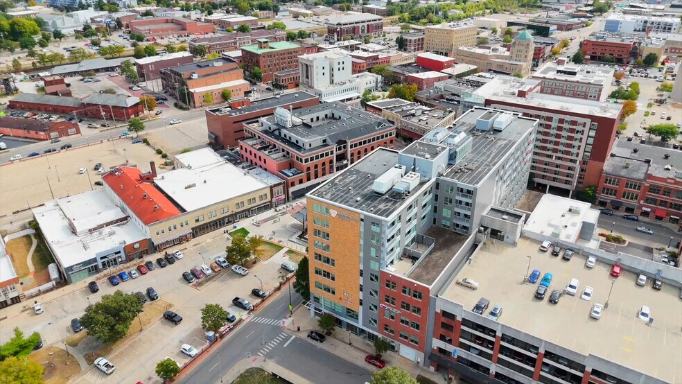 1 E Main St, Champaign, IL à louer - Vidéo sur l’annonce professionnelle – Image 2 sur 20