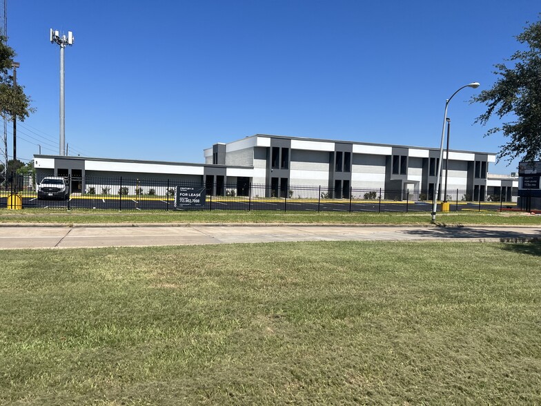 3501 Turtle Creek Dr, Port Arthur, TX à louer - Photo de l’immeuble – Image 2 sur 17