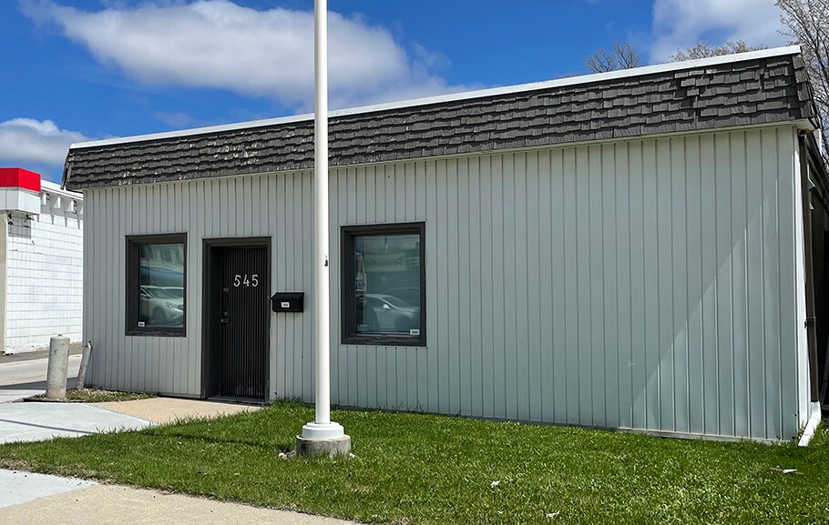 545 Telfer St S, Winnipeg, MB à vendre - Photo de l’immeuble – Image 2 sur 12