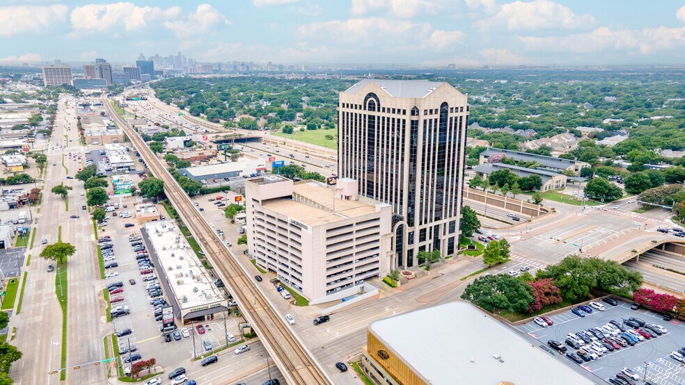 8080 N Central Expy, Dallas, TX à louer - Photo de l’immeuble – Image 2 sur 18