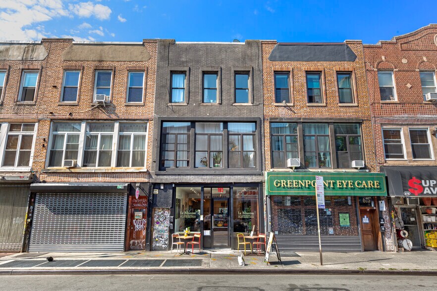673 Manhattan Ave, Brooklyn, NY à vendre - Photo de l’immeuble – Image 2 sur 7