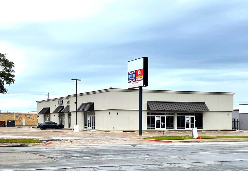 2900 Walnut Hill Ln, Dallas, TX à louer - Photo de l’immeuble – Image 2 sur 24